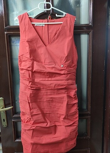 Rinascimento made in italy Tam yazlık ve şık elbise italyan üretimi çok güzel bir elbise