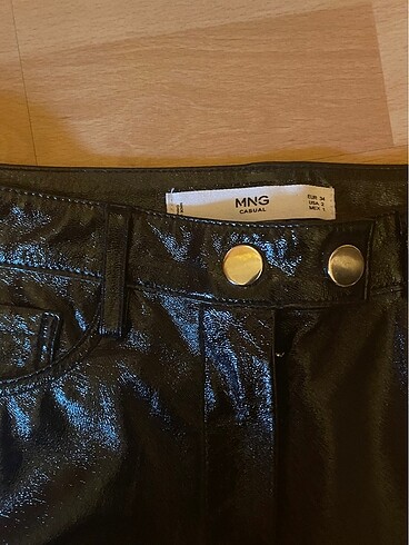 34 Beden Mango rugan pantolon