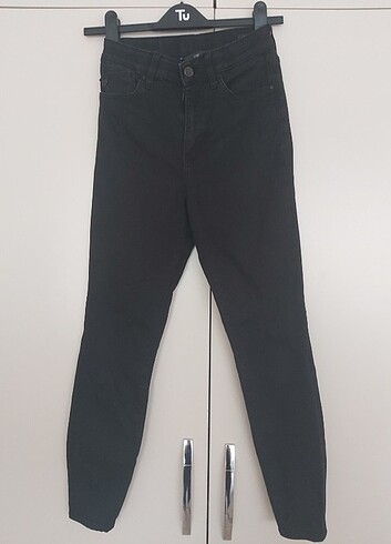 26 Beden siyah Renk Kot pantolon sıfır ayarında 