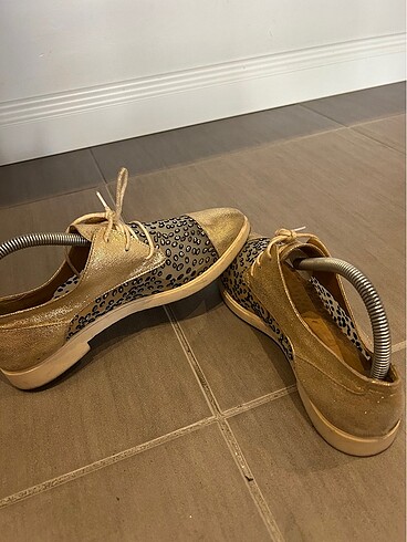 Gold detaylı Şık ayakkabı - Görsel 3