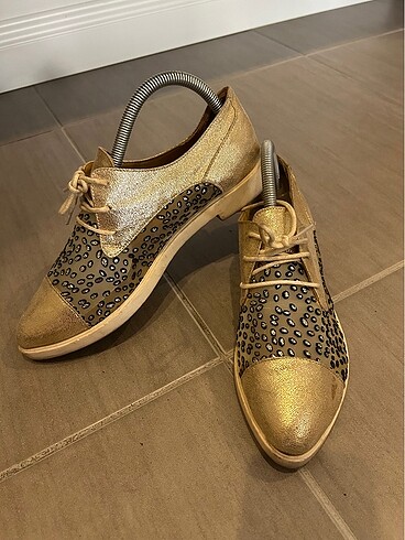 Gold detaylı Şık ayakkabı - Görsel 4
