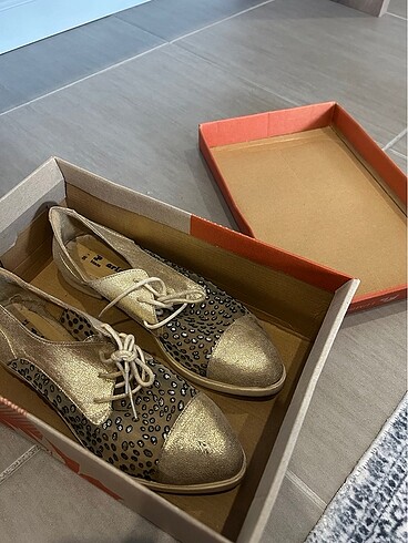 Gold detaylı Şık ayakkabı - Görsel 5