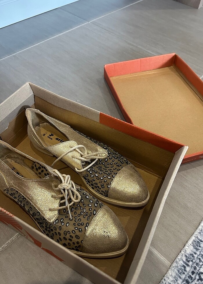 Gold detaylı Şık ayakkabı - Görsel 5