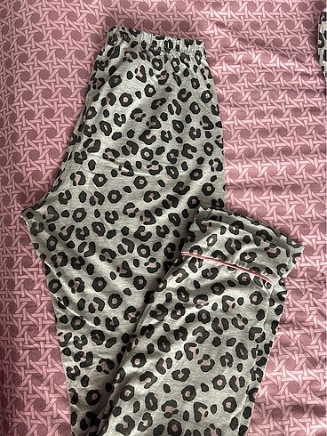 Leoparlı pembe çizgili pijama - Görsel 3