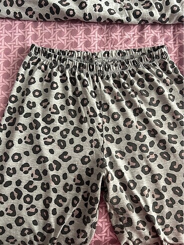 Leoparlı pembe çizgili pijama - Görsel 5