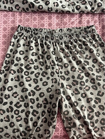 Leoparlı pembe çizgili pijama - Görsel 4