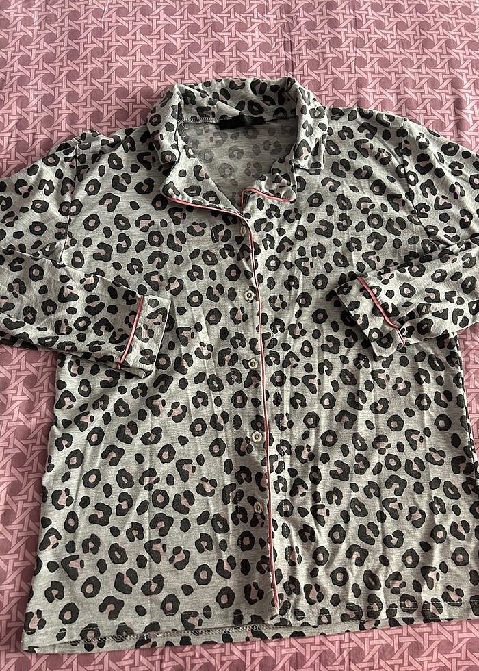 Leoparlı pembe çizgili pijama - Görsel 2