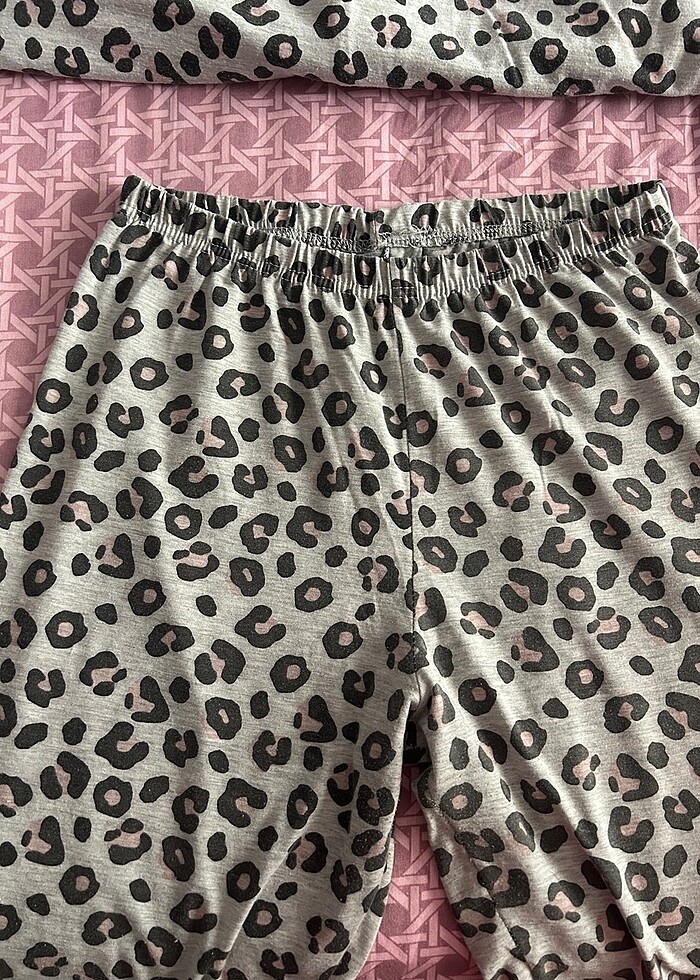 Leoparlı pembe çizgili pijama - Görsel 5