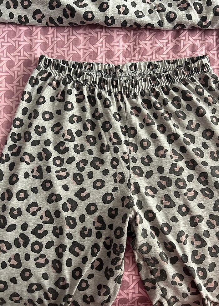 Leoparlı pembe çizgili pijama - Görsel 4