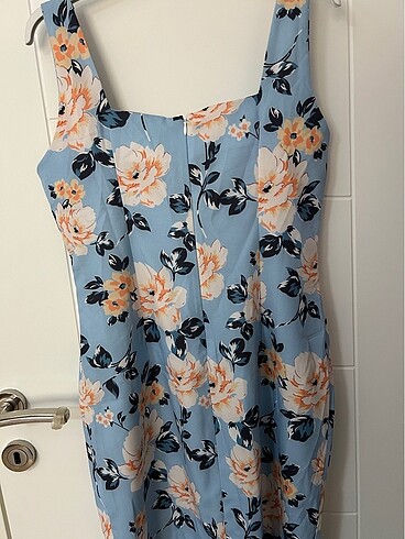 Mavi çiçekli midi boy elbise - Görsel 6