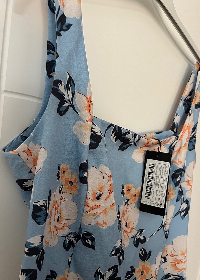 Mavi çiçekli midi boy elbise - Görsel 3