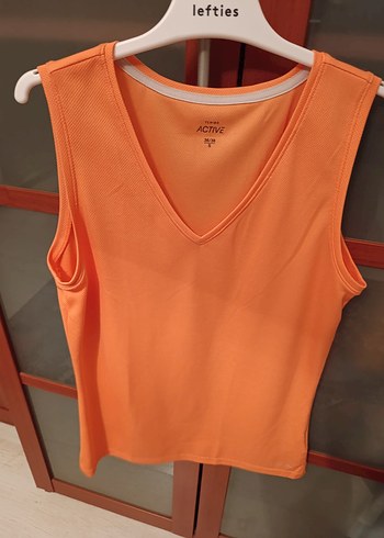 Turuncu V Yaka Kolsuz Spor Üst - Görsel 4