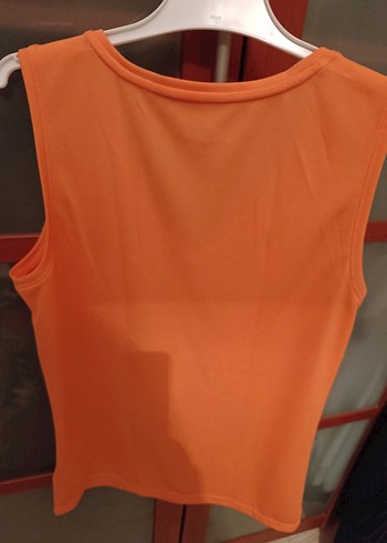 Turuncu V Yaka Kolsuz Spor Üst - Görsel 8