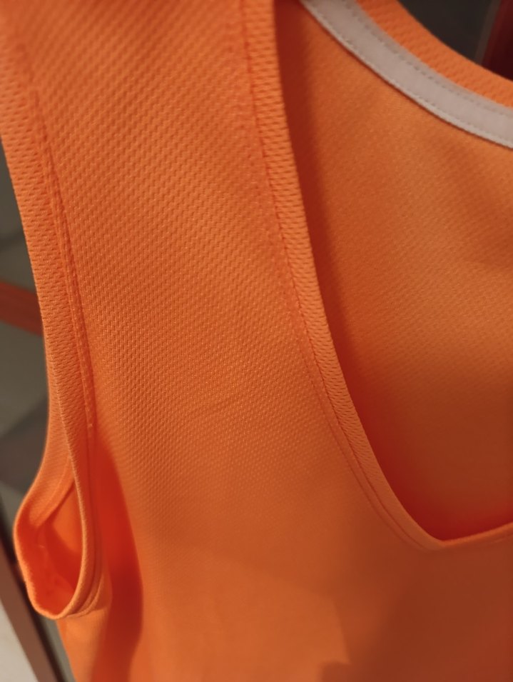 Turuncu V Yaka Kolsuz Spor Üst - Görsel 5