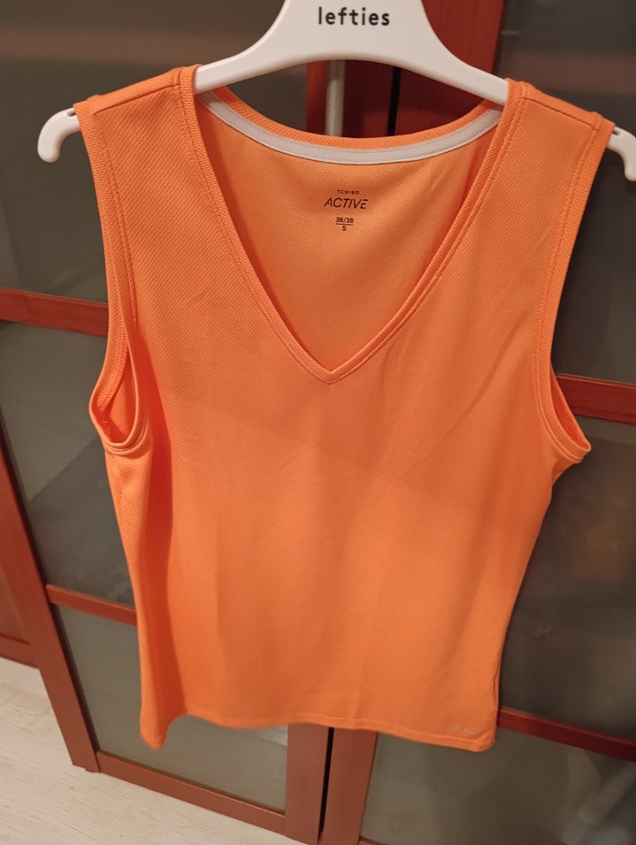Turuncu V Yaka Kolsuz Spor Üst - Görsel 4