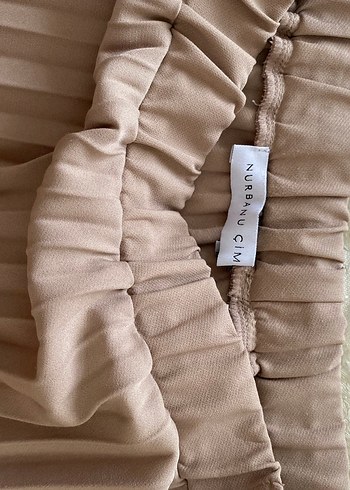 Nurbanu Çimen piliseli etek koyu bej - Görsel 2