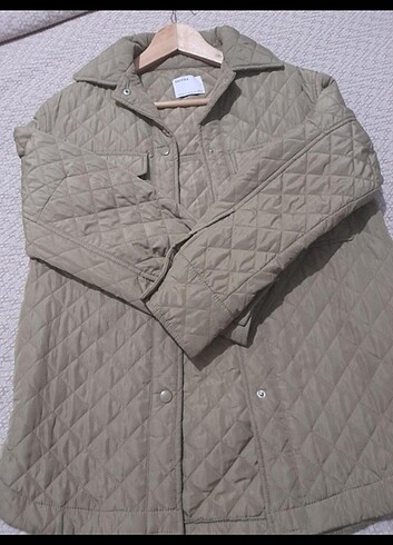 Bershka Kapitone mont 