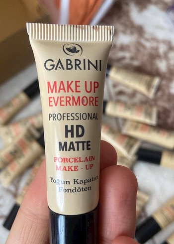 Diğer Gabrini HD Mat Fondöten