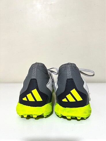 33 Beden Adidas Çocuk halısaha
