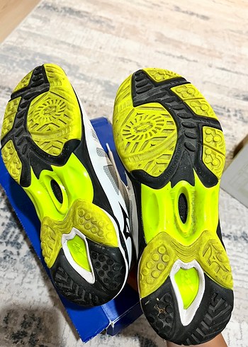 38 Beden beyaz Renk Mizuno orijinal kadın ayakkabı