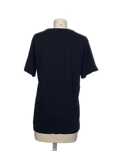 m Beden Diğer T-shirt %70 İndirimli.