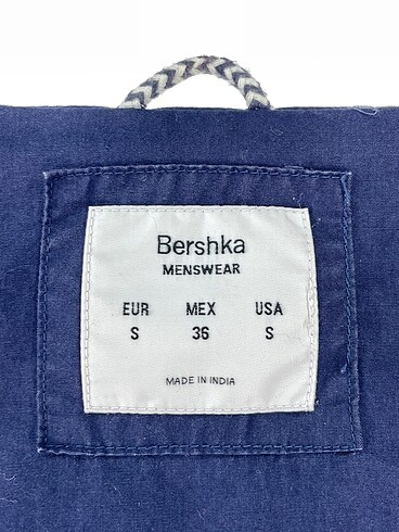 s Beden çeşitli Renk Bershka Spor Dış Giyim %70 İndirimli.