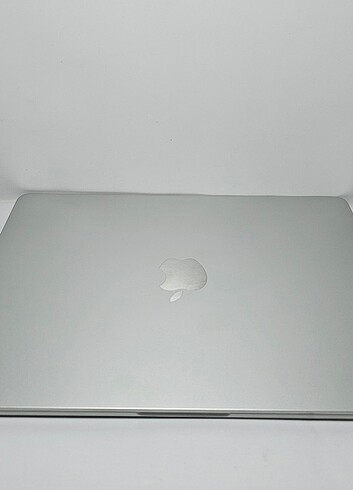  Beden Renk Macbook Air m2 Garantili Sıfır Ayarında pil devri sadece 7 dir