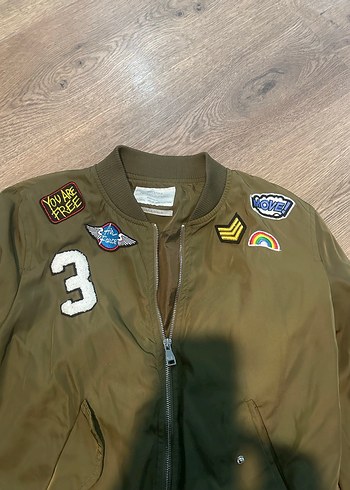 Kadin patchli yesil bomber ceket - Görsel 2