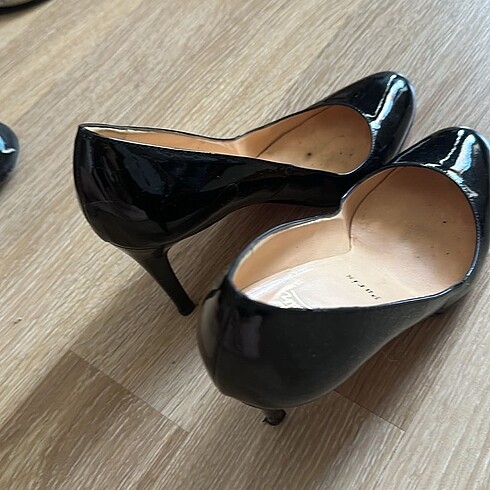 38,5 Beden Orjinal Louboutin topuklu ayakkabi