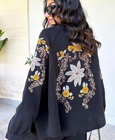 Siyah işlemeli kimono gömlek