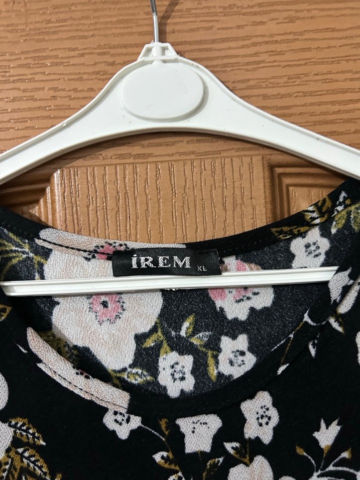 Çiçekli tesettür elbise - Görsel 2