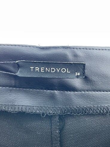 34 Beden siyah Renk Trendyol & Milla Kumaş Pantolon %70 İndirimli.