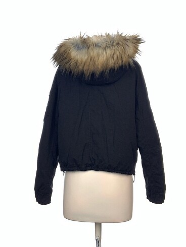 s Beden Bershka Mont %70 İndirimli.