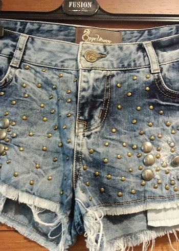 Nakışlı ve Düğmeli Mavi Mini Denim Şort