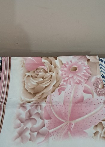 Pembe Çiçek Baskılı baş örtü - Görsel 2