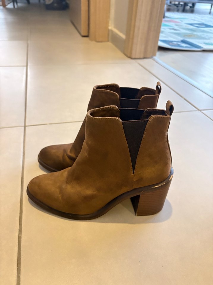 Kahverengi Süet Kadın Bot - Görsel 3