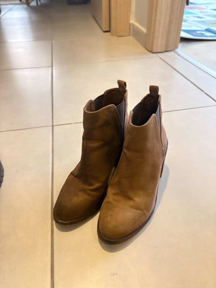 Kahverengi Süet Kadın Bot - Görsel 2