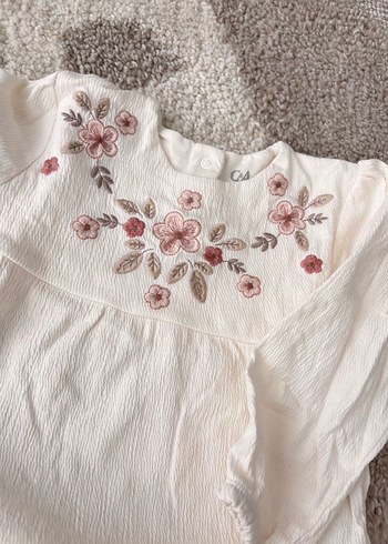 Nakışlı Triko Beyaz Bebek Kız Takımı - Görsel 3
