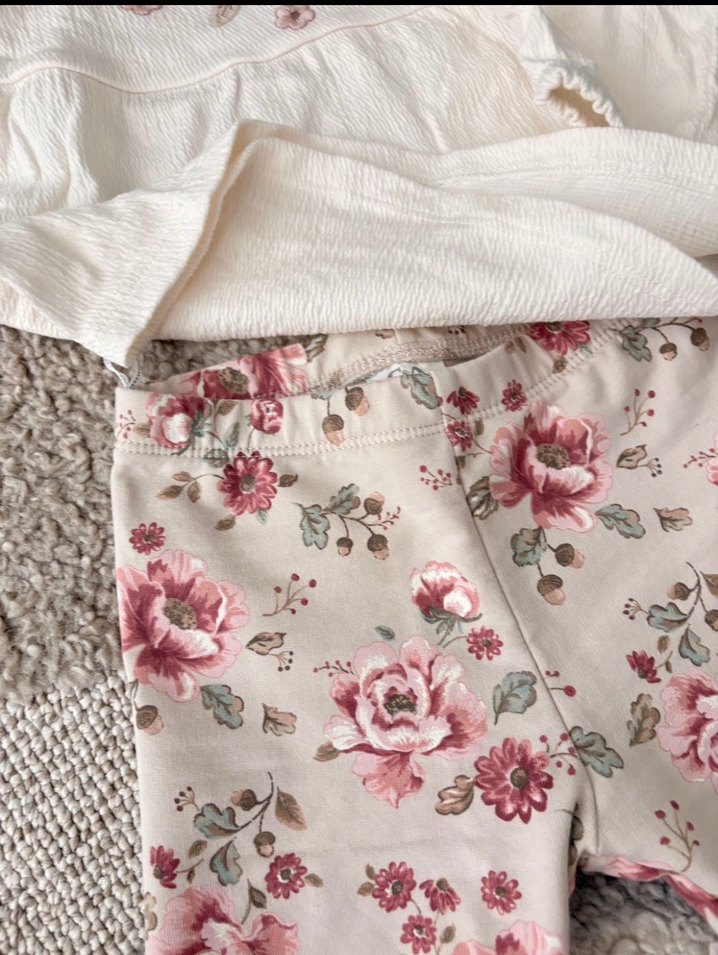 Nakışlı Triko Beyaz Bebek Kız Takımı - Görsel 2