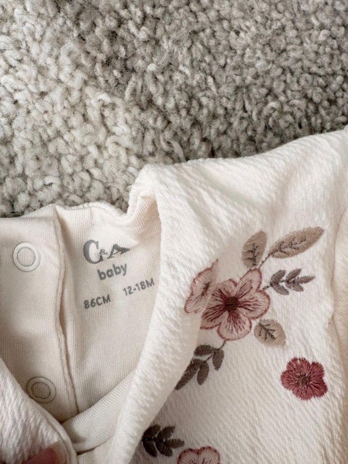 Nakışlı Triko Beyaz Bebek Kız Takımı - Görsel 4