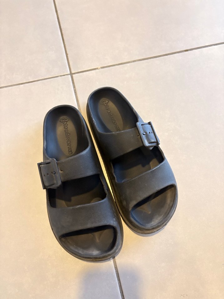 Siyah Günlük Bantlı Terlik - Görsel 3