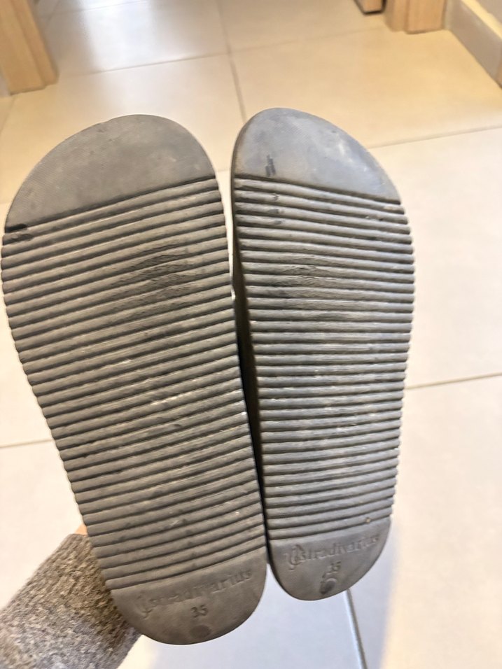 Siyah Günlük Bantlı Terlik - Görsel 5