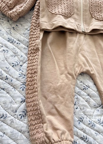 Örgü Detaylı Kız Bebek Kahverengi Takım - Görsel 2