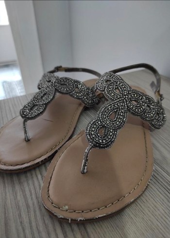 Boncuk Detaylı Sandalet - Görsel 2