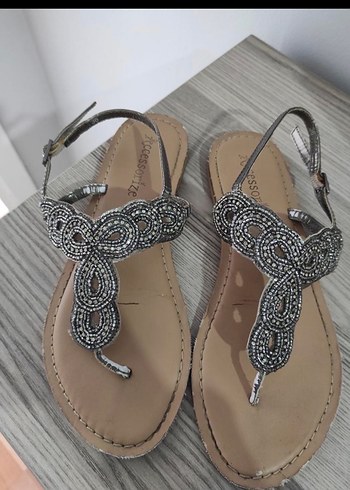 Boncuk Detaylı Sandalet - Görsel 4