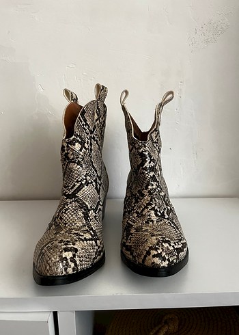 Yılan Desenli Kadın Bot - Görsel 2