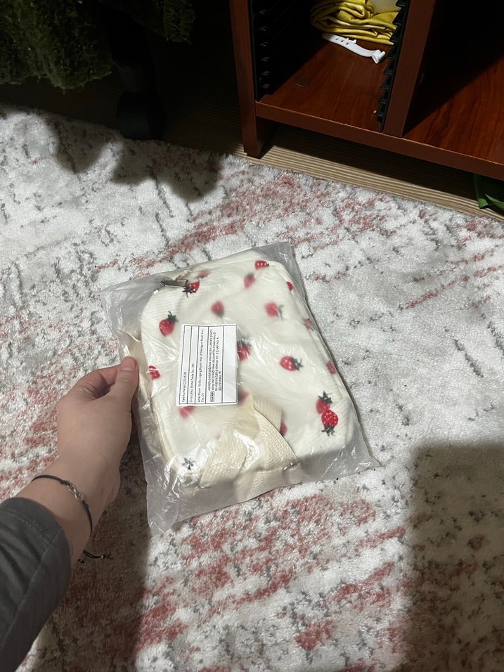 Beyaz Çilek Desenli Kadın Çanta - Görsel 3