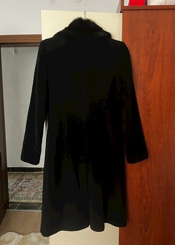 Siyah Kürklü Yaka Kadın Kaban - Görsel 2