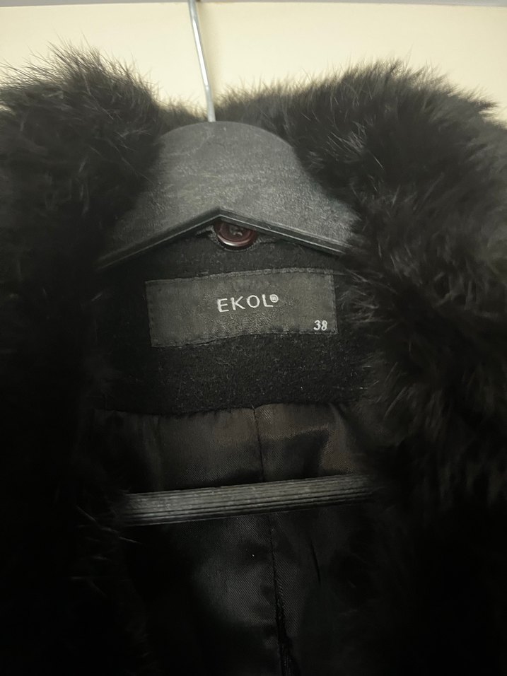 Siyah Kürklü Yaka Kadın Kaban - Görsel 3