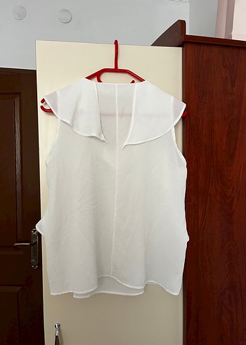 V Yaka Fırfırlı Kolsuz Kadın Bluz - Görsel 3